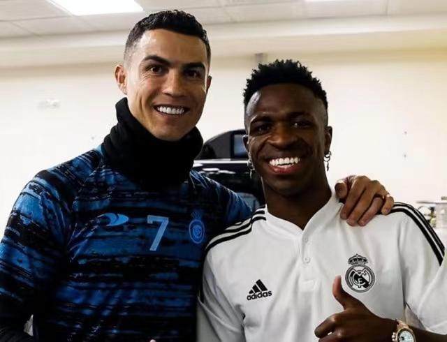 1680132010104075387.jpg b36a25dfbcd7353e44bd993e240ce89.jpg