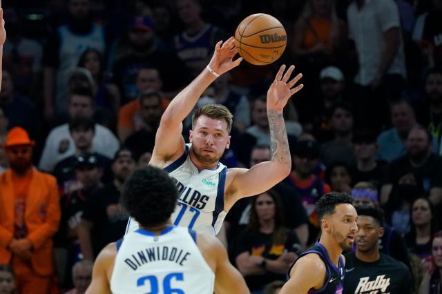 Mavericks_Suns_Basketball.jpg